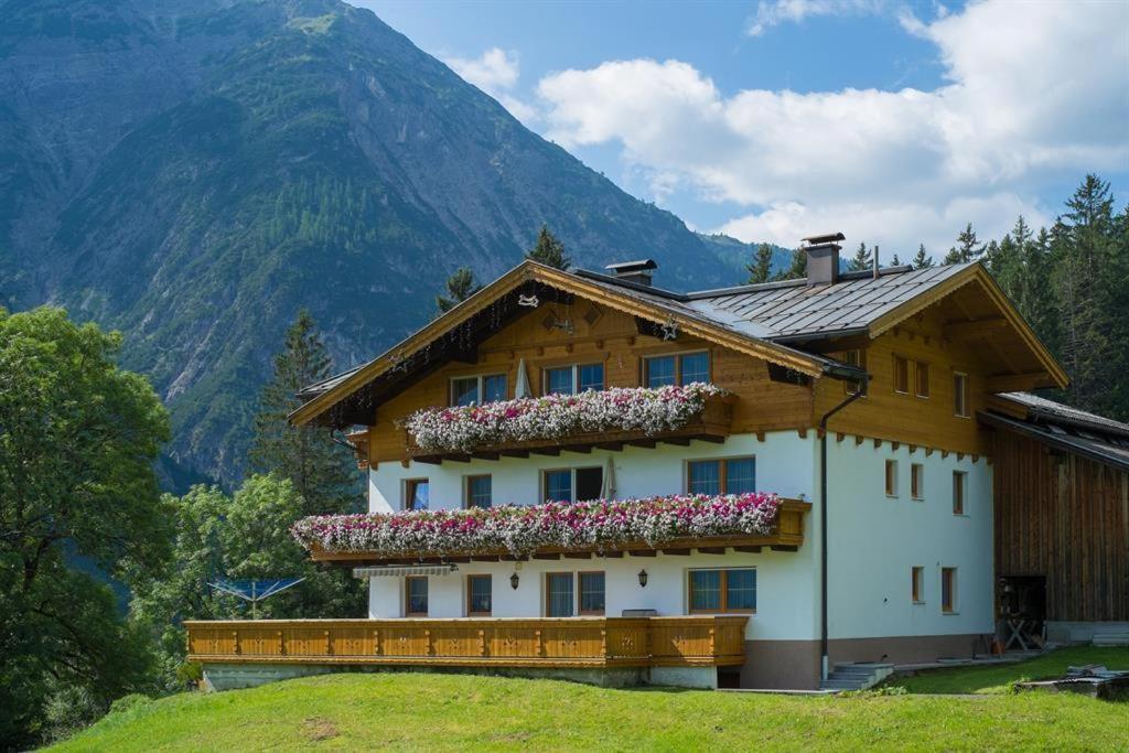 Landhaus Gföllberg Holzgau Exterior foto